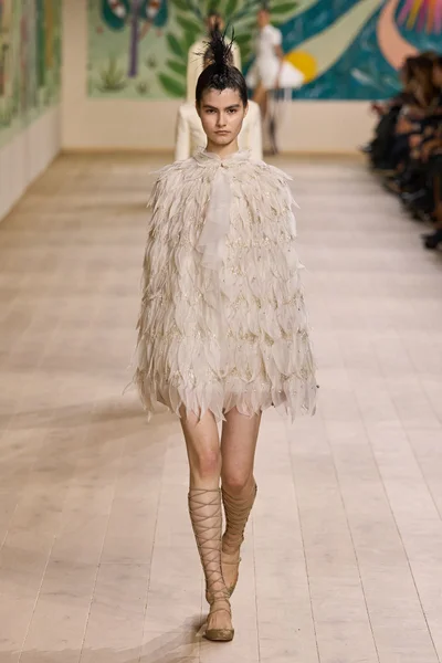 Look 11